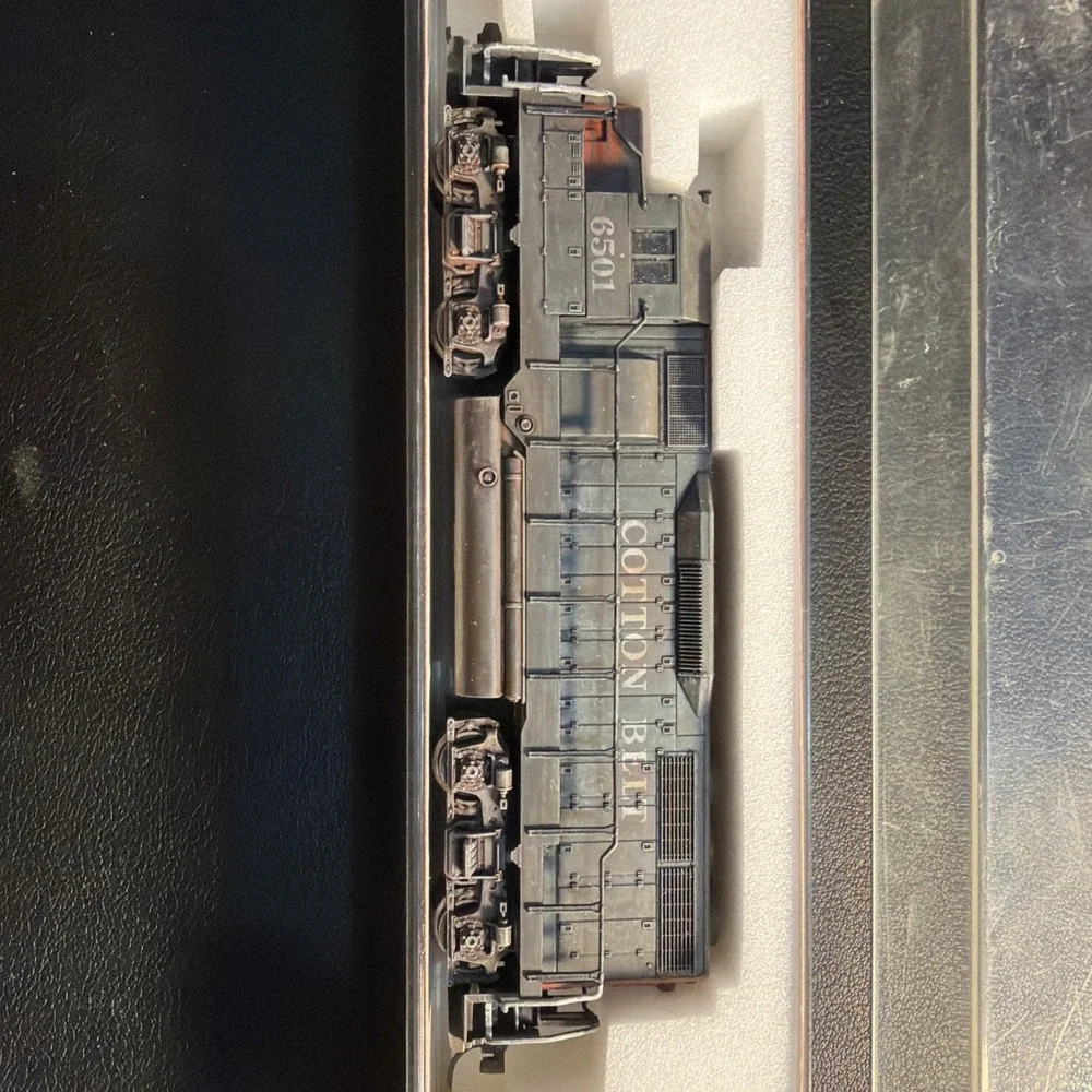 Atlas Model Railroad Co EMD GP35 Diesel Locomotive Cotton Belt